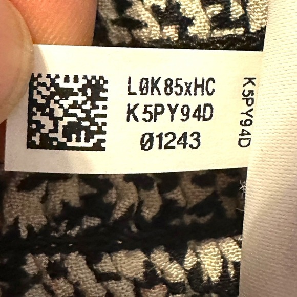 American Eagle Black White Floral Smocked Crop Top Women's M Long Sleeve Boho - Picture 9 of 9